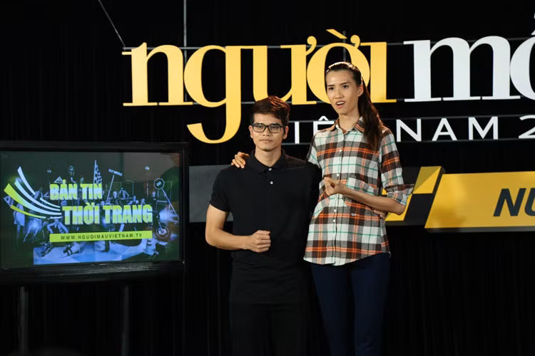 Ngay sau đó, các thí sinh bốc thăm, chọn bạn diễn để thực hiện thử thách làm MC cho một chương trình thời trang. Nhiệm vụ của họ là phải thể hiện các kĩ năng được học trước đó. Trong hình, thí sinh cao 1m90 đang thực hiện thử thách.