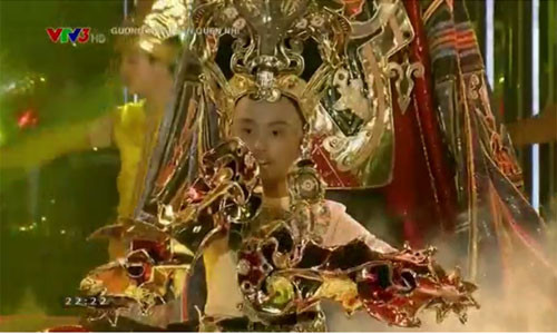 Phuong My Chi hat nhat, doi Khanh Ngoc len ngoi