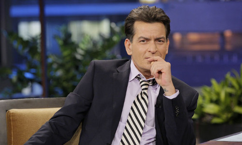 Tai tu Charlie Sheen phu nhan tin bi nhiem HIV