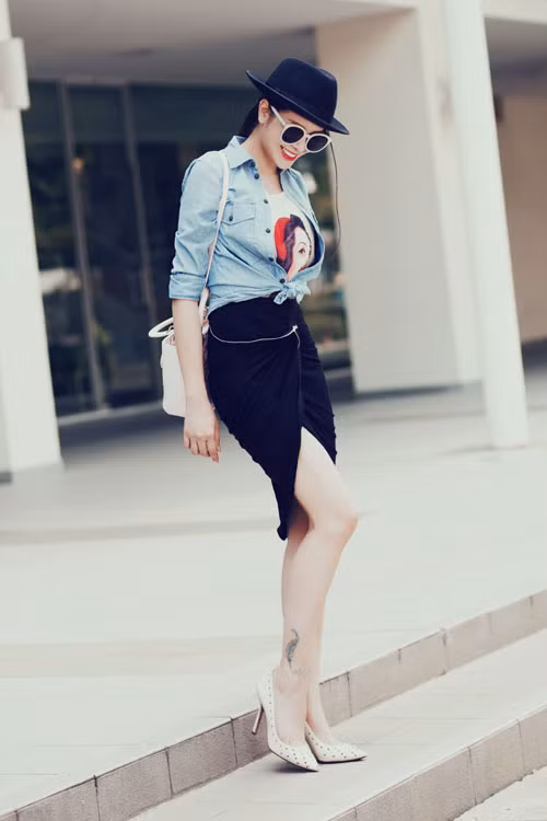 Trong thời gian này, Sella Trương thường diện trang phục streetstyle tự mình mix.