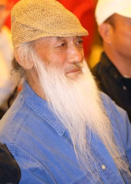 Vu Thừa Huệ theo học võ thuật tại trường Đại học Thể thao Sơn Đông nhưng sau một lần chấn thương trong lúc tập luyện vào năm 1963, Vu Thừa Huệ rời trường đại học và làm việc trong một nhà máy sản xuất. Tuy nhiên, ông vẫn tập võ để rèn luyện thân thể và sau đó làm huấn luyện viên của một đội wushu.