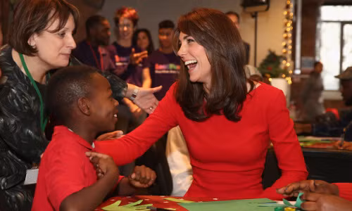 Lúc nào công nương cũng cười thật tươi.