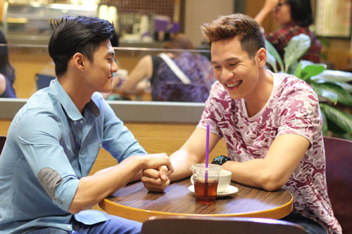 Điều này chứng tỏ nhân vật Huy của Lâm Vinh Hải rất có sức hút trong cộng đồng khán giả của sitcom. Trong tập 14, Lâm Vinh Hải trở lại và có nhiều cảnh tình cảm khá mùi mẫn với Minh Anh (trong vai Ken). Tạm rời khỏi hình ảnh một người anh ấm áp của hội ế, Ken trở thành một chàng trai bẽn lẽn trong tình yêu. Không hề lên gân hay làm lố, Ken của Minh Anh hứa hẹn sẽ khiến khán giả thích thú vì những biểu cảm rất thực và rất đời trong tình yêu, cũng bẽn lẽn cũng đắn đo và nghĩ suy.