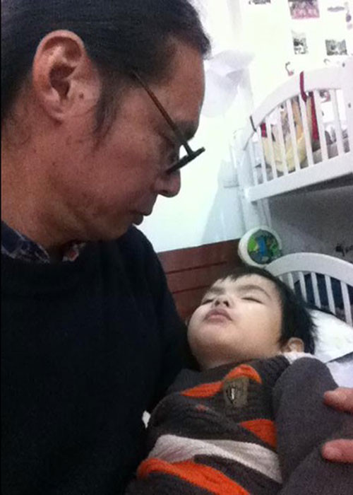 Bé Bách cũng được bố mẹ hết mực yêu thương giống như những người anh chị của cậu.