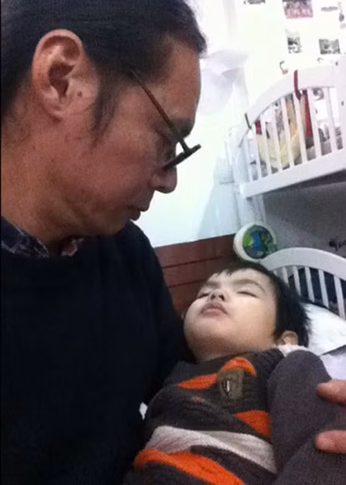 Bé Bách cũng được bố mẹ hết mực yêu thương giống như những người anh chị của cậu.