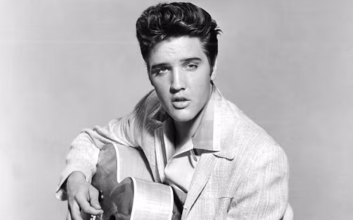  Elvis Presley. Elvis Presley xếp vị trí thứ 2 trong danh sách này. Những di sản của cố ca sĩ tại quê nhà thu hút được khá nhiều khách đến tham quan. Ước tính, ông vua của dòng nhạc rock'n roll thu được khoảng 55 triệu USD trong năm 2015.