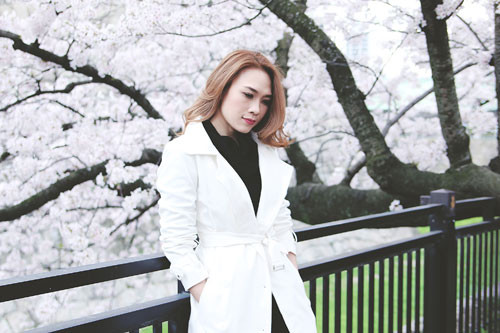 Lần đầu tiên, khán giả có cơ hội được nghe Mỹ Tâm “tình tứ” cùng nam ca sĩ Tuấn Hưng thể hiện ca khúc"Em và tôi" của nhạc sĩ Thanh Tùng.