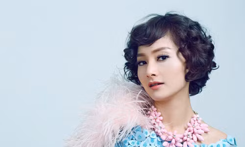 Dien vien Lan Phuong bi cuop keo le tren duong