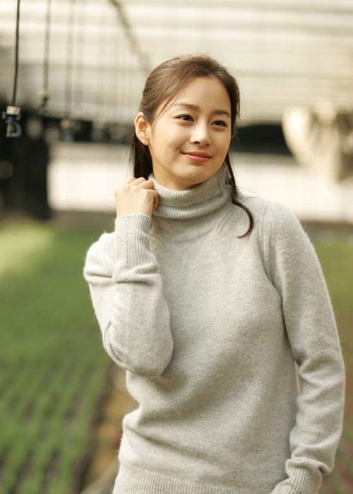 Tham gia bộ phim đình đám “Chuyện tình ở Harvard” năm 2004, diễn viên Kim Tae Hee tiếp tục gây ấn tượng với vẻ đẹp trong sáng, thuần khiết.