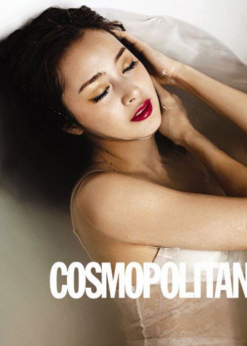 Ngọc nữ khoe vẻ gợi cảm, nóng bỏng trong bộ ảnh được đăng trên tạp chí Cosmopolitan.