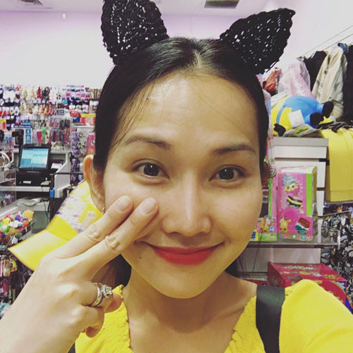 Cuộc sống viên mãn, có chồng yêu thương, có con trai con gái đầy đủ khiến nhan sắc "Út Ráng" ngày càng mặn mà xinh đẹp.