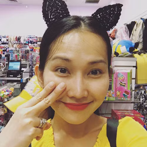 Cuộc sống viên mãn, có chồng yêu thương, có con trai con gái đầy đủ khiến nhan sắc "Út Ráng" ngày càng mặn mà xinh đẹp.