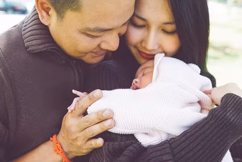 Sau hôn nhân đổ vỡ với DJ Phong, Kim Hiền đã chọn cách sống bình lặng, cố gắng chăm chỉ kiếm tiền nuôi con trai. Và thật may mắn khi người đẹp gặp được người đàn ông tốt bụng và nhân hậu như Andy. Cô đã tìm được một nửa đích thực của cuộc đời và Kim Hiền luôn coi đây là chỗ dựa cho 3 mẹ con. Đặc biệt, khi sinh được công chúa bé nhỏ, Kim Hiền càng được yêu chiều hơn bao giờ hết.