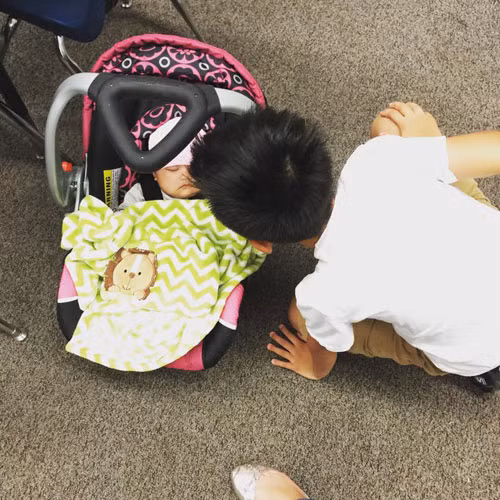 Từ lúc có em gái, Sonic tỏ ra yêu quý và thích chơi với cô bé nhiều hơn. Sonic rất hạnh phúc khi được bố dượng Andy yêu chiều và yêu thương như con đẻ. Cậu bé được nhập học tại một trường ở Mỹ và luôn được bố mẹ đưa đi chơi rất nhiều nơi.