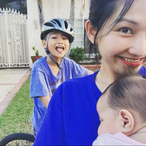 Từ khi lấy chồng, Kim Hiền không ngại ngần khoe hạnh phúc viên mãn. Nhất là thời gian gần đây, Kim Hiền liên tục khoe con gái trên cá nhân để chia sẻ cùng mọi người.