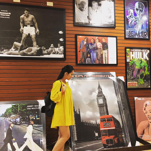 Dù đã trải qua hai lần sinh nở nhưng Kim Hiền vẫn giữ được vóc dáng thon gọn dễ thương mà vẫn trẻ trung.