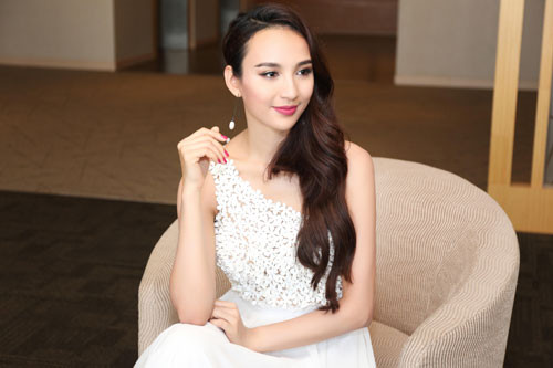 Trở về từ cuộc thi HHHV 2015 với vai trò MC, Ngọc Diễm ngày càng đắt show sự kiện, không chỉ được đánh giá là một trong những người đẹp thông minh của showbiz, Ngọc Diễm còn tích cực trong các hoạt động cộng đồng.