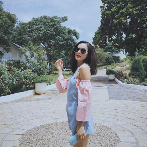 Cô là người mẫu cho nhiều thương hiệu cũng như các báo, tạp chí.