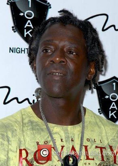 Ngay từ lúc còn nhỏ, Flav là một đứa trẻ thông minh. Ông tự học cách chơi đàn piano, trống và guitar. Tuy nhiên, Flav luôn gặp rắc rối. Ông trộm cắp vặt và từng vô tình đốt nhà của mình do nghịch bật lửa. Ngoài ra, Flav bỏ học từ năm lớp 11 và bị ngồi tù trong thời gian ngắn vì tội trộm cắp.