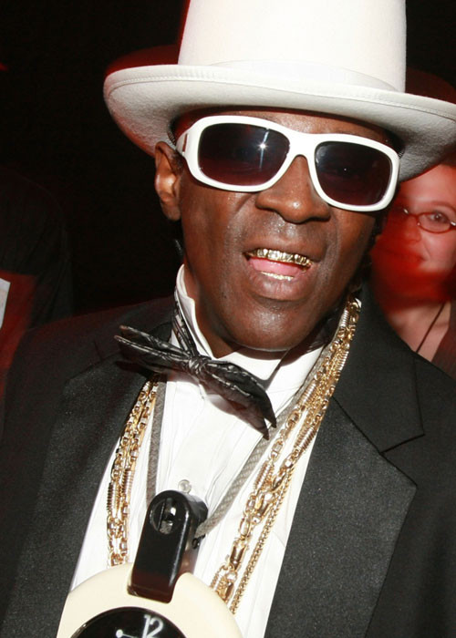 Tuy nhiên, Flav vẫn dính líu đến rất nhiều chuyện thị phi ồn ào. Năm 1991, Flavor Flav bị bắt vì hành hung bạn gái. Hai năm sau, Flav bị buộc tội âm mưu giết người và bị kết án 90 ngày tù giam. Trong những năm 1990, Flav tạm ngừng hoạt động âm nhạc để điều trị chứng nghiện ngập.