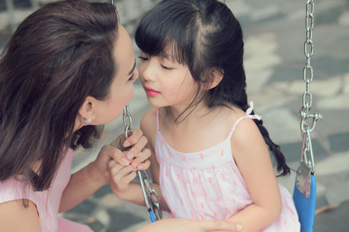 Con gái Ngọc Diễm vô cùng xinh xắn, dễ thương và lém lỉnh.