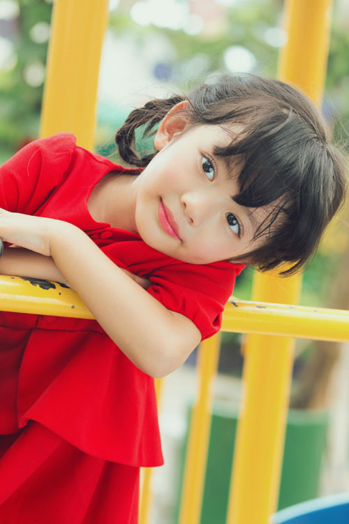 Dù mới 5 tuổi nhưng cô bé được học rất nhiều thứ từ vẽ tranh, múa cho đến ngoại ngữ. Người đẹp Ngọc Diễm mong muốn Chiko có một tương lai thật tốt từ công sức học hành chăm chỉ.