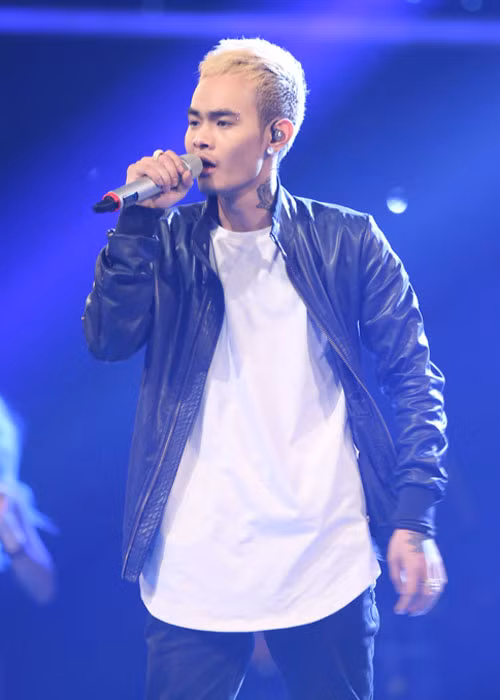 Ngoc Viet dung buoc trong Gala 3 Vietnam Idol 2015-Hinh-2
