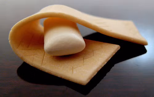  Kẹo cao su dễ gây nghẹn ở trẻ ngoài ra kẹo cao su còn chứa nhiều đường đễ làm trẻ sâu răng.