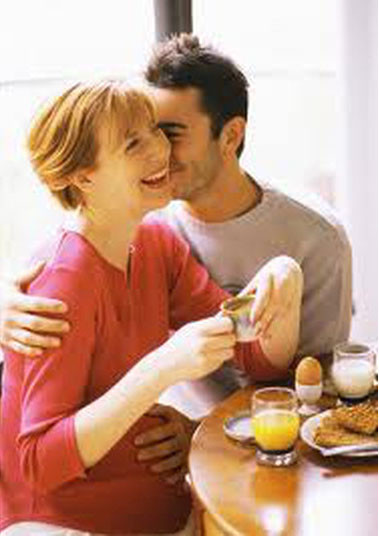 Tết là thời khắc giao nhau giữa hai mùa đông xuân là lúc mà virus, vi khuẩn phát tán mạnh mẽ nhất, vì thế sả n phụ đi vào những nơi công cộng rất dễ bị nhiễm virus gây bệnh. Hãy tránh xa những điểm tụ tập đông người ngày Tết.