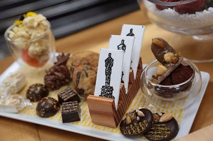 Socola dường như là món chủ đạo, có mặt rất nhiều trên bàn tiệc.