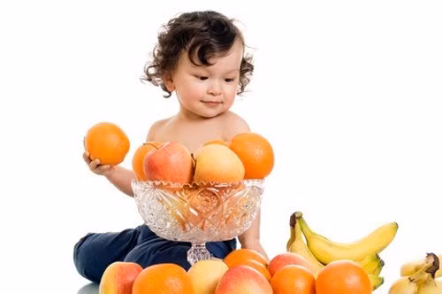 Bé hay lo lắng hoặc chán nản: Đây là những cảm xúc do não bộ điều khiển, tuy nhiên nó có thể xảy ra khi cơ thể thiếu chất dinh dưỡng như protein. Protein không có nhiều ở thực vật, nhưng bạn dễ dàng tìm thấy nó trong các loại thịt động vật như: thịt bò, thịt lợn, thịt gà,…