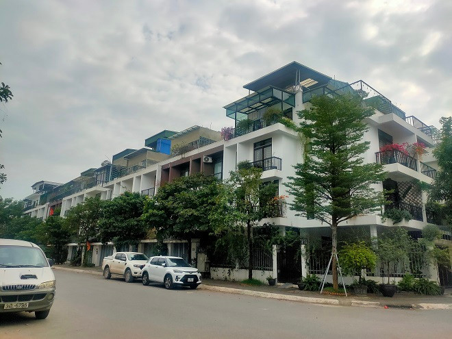 Hầu hết căn hộ tại đây đều cơi nới, xây dựng “chuồng cọp”. 