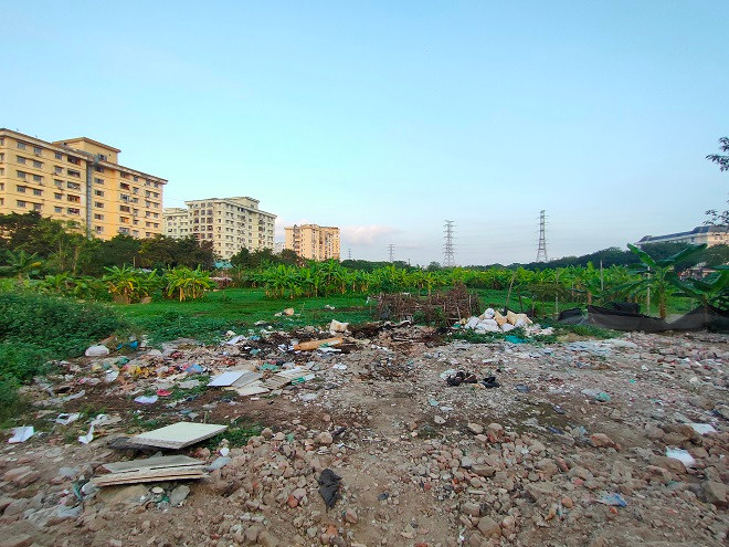 Tuy nhiên, theo ghi nhận của PV, đến thời điểm hiện tại, dự án Khu đô thị chức năng Trũng Kênh kết hợp cải tạo, chỉnh trang lại làng xóm cũ vẫn đang nằm “đắp chiếu”, chưa có dấu hiệu khởi công xây dựng. 