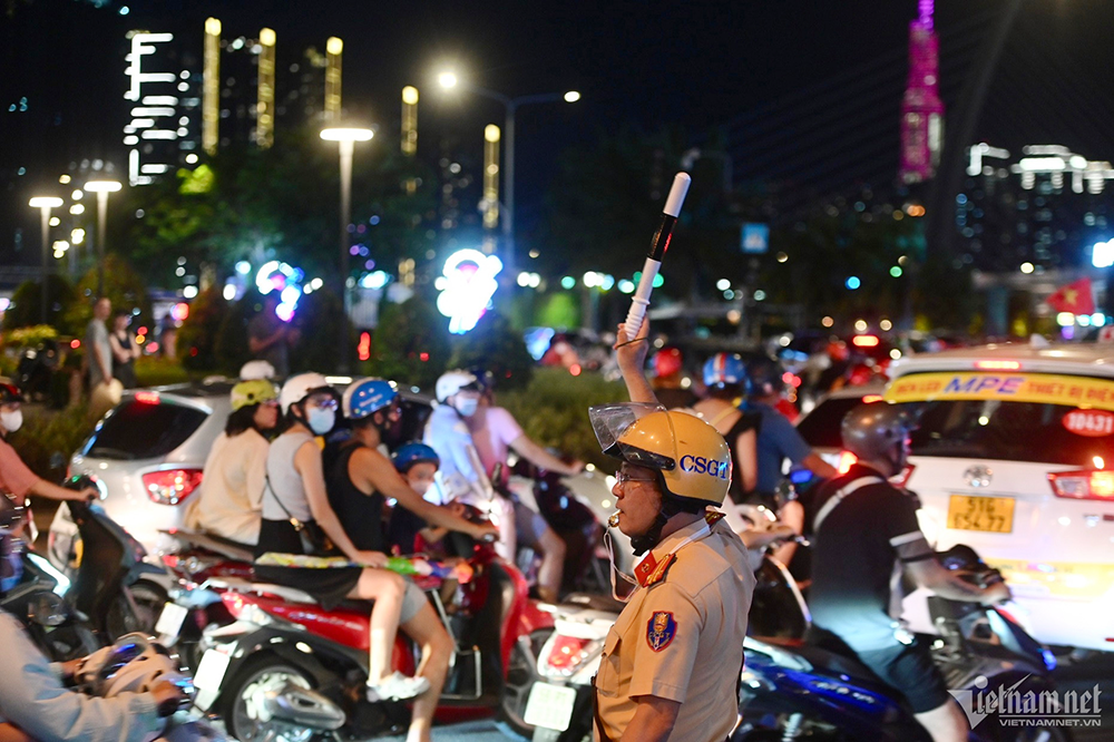 Điều chỉnh giao thông TP HCM phục vụ bắn pháo đón giao thừa Dieu chinh giao thong TP HCM phuc vu ban phao don giao thua