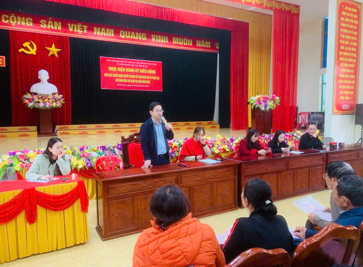 Hàng vạn hộ dân ở Hà Tĩnh đổ xô đi chỉnh lý bìa đất - Hình 2 Hang van ho dan o Ha Tinh do xo di chinh ly bia dat-Hinh-2