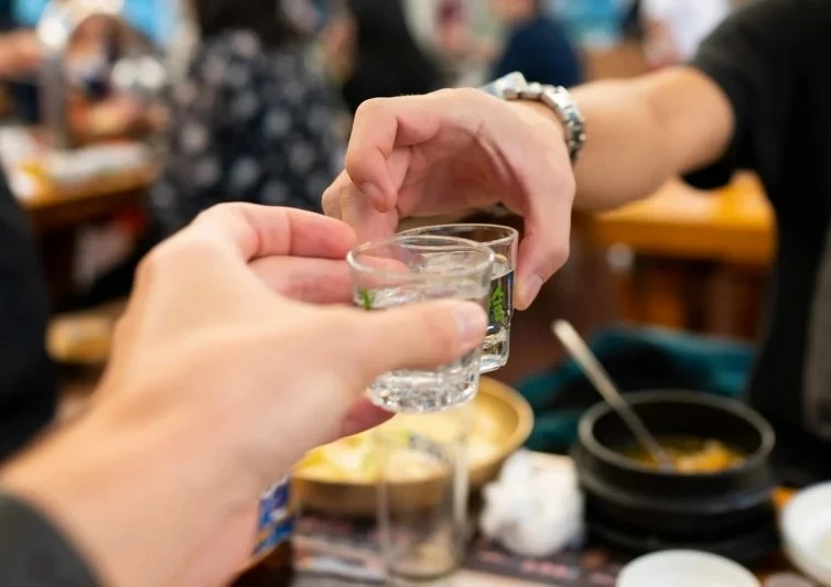 Bac si chi ro loai do uong te nhat voi 