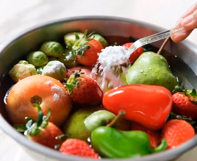 Ăn rau quả nhiễm thuốc trừ sâu có ảnh hưởng đến khả năng sinh sản ở nam giới. Ảnh minh họa. Ăn rau quả nhiễm thuốc trừ sâu có ảnh hưởng đến khả năng sinh sản ở nam giới. Ảnh minh họa.