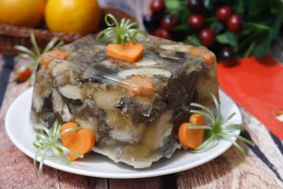 Thit dong ngay Tet an sao cho an toan, han che tang can?