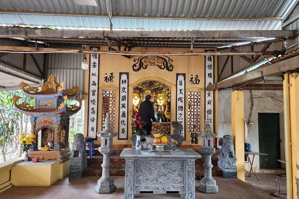 Theo tài liệu do Ban quản lý đền Nhà Bà lưu lại cho thấy, ngôi đền là nơi thờ tự linh thiêng, được xây dựng từ những năm 40. Ảnh: Lê Anh Dũng 