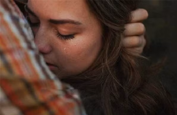 Doc nhung dong tin nhan cua chong voi chi gai vo, toi nga quy