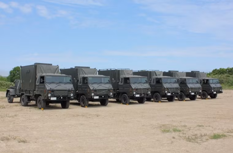 Xe tải hạng trung Toyota Type 73 có thể chở hàng hoặc binh lính với tải trọng tối đa 2 tấn. Chiếc xe dùng động cơ diesel công suất 115 mã lực cùng hộp số 4 cấp cho tốc độ 87km/h. Nguồn ảnh: Wikipedia