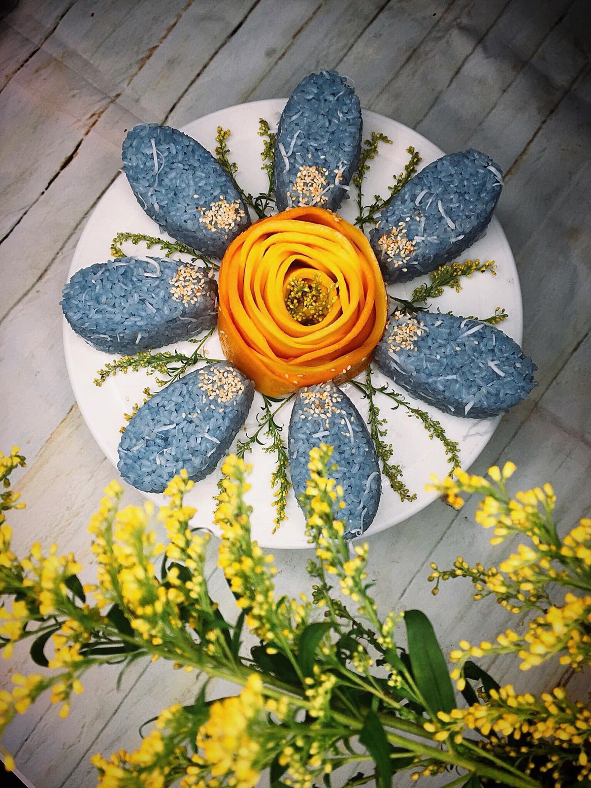 Không chỉ đẹp mắt, hoa đậu biếc còn có lợi cho sức khỏe vừa ngăn ngừa bệnh tật, vừa có công dụng làm đẹp.