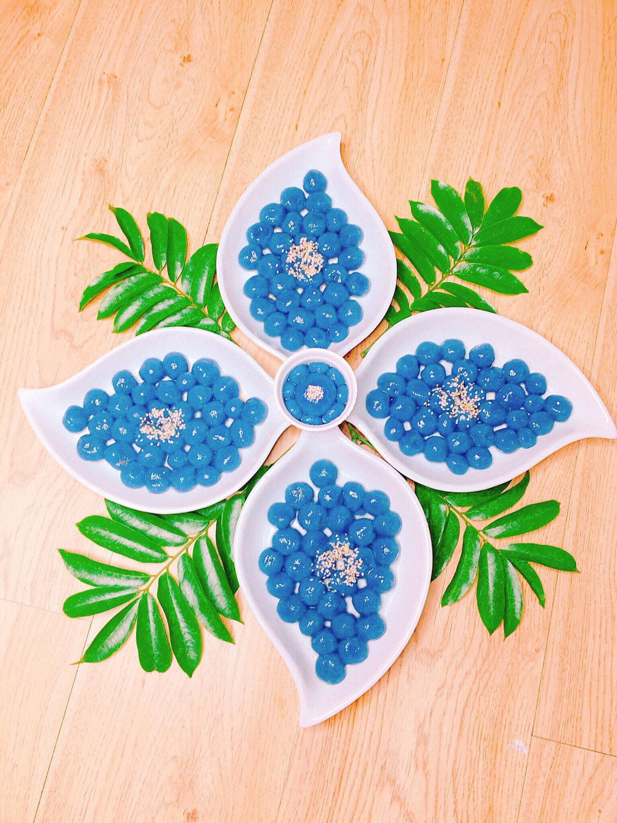 Những món ăn làm từ hoa đậu biếc đang gây sốt rần rần trên mạng xã hội bởi màu sắc quá nổi bật và dễ thương.