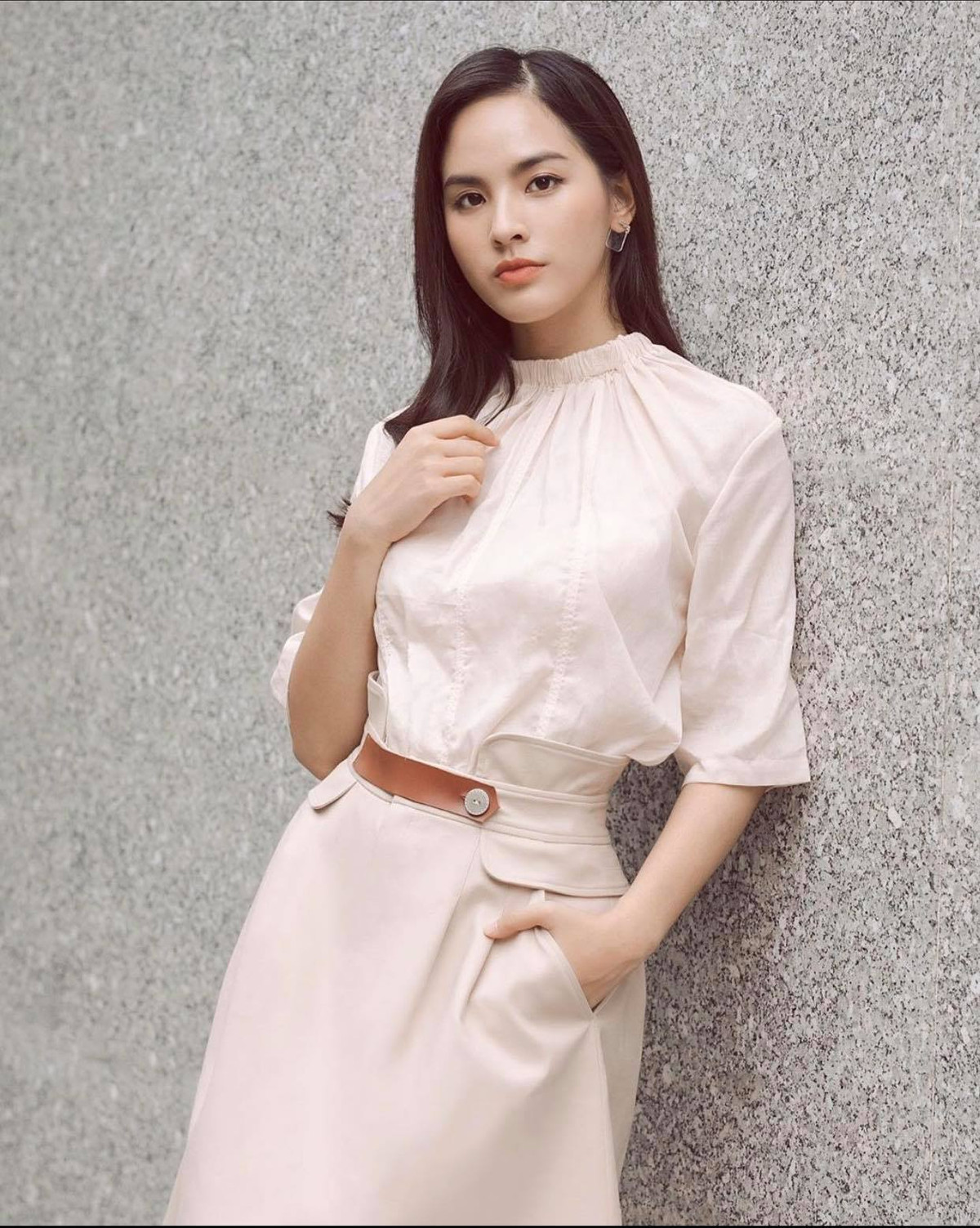 Với tài năng và nhan sắc vạn người mê, hy vọng Quỳnh Nga sẽ gặt hái được nhiều thành công và ghi dấu ấn trong lòng khán giả trong thời gian tới.