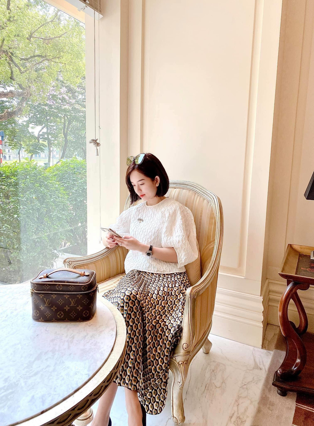 Sang chảnh, sành điệu thế này ai dám nói cô nàng đã bước sang tuổi 30.