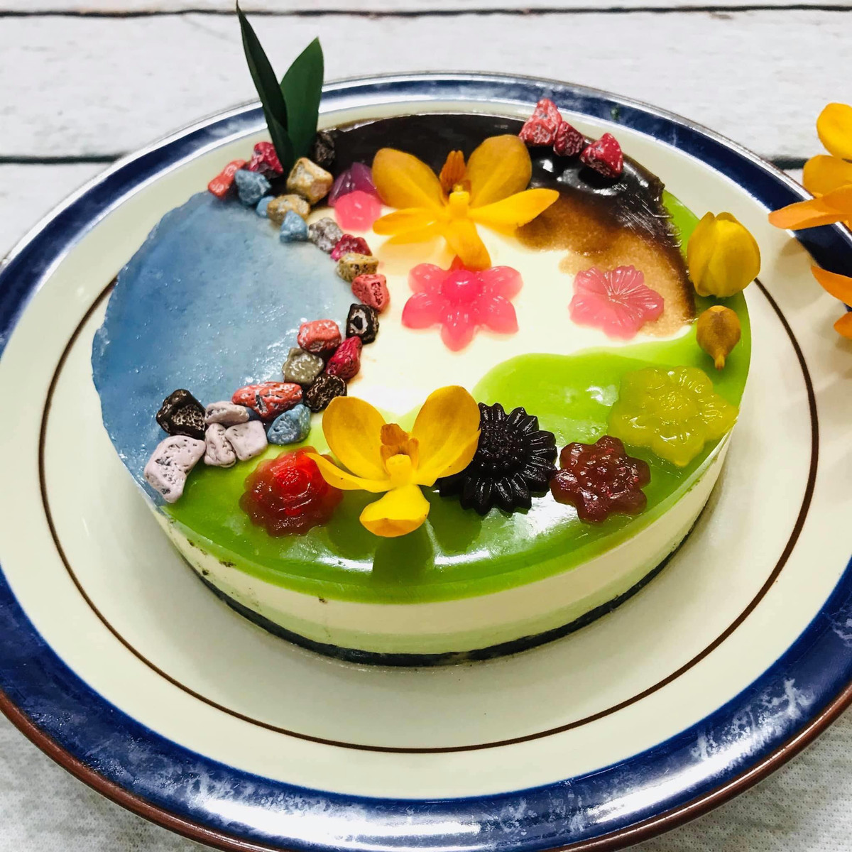 Trang trí tỉ mẩn, đẹp không thua kém bất kì đầu bếp nào của chị em nội trợ.