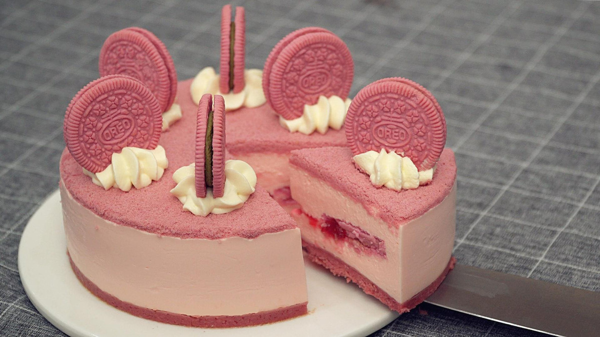 Bánh kem oreo hồng bánh bèo sang chảnh mịn như nhung.