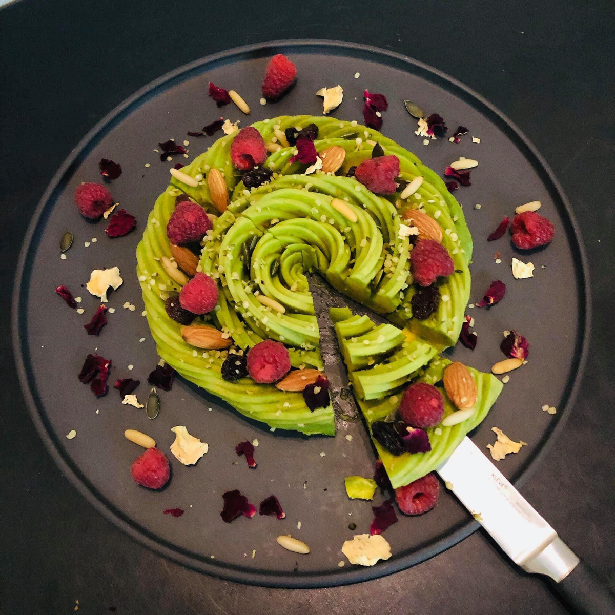 Bánh gato làm từ bơ cho những ai đang giảm cân, lại đẹp da và tốt cho sức khỏe.