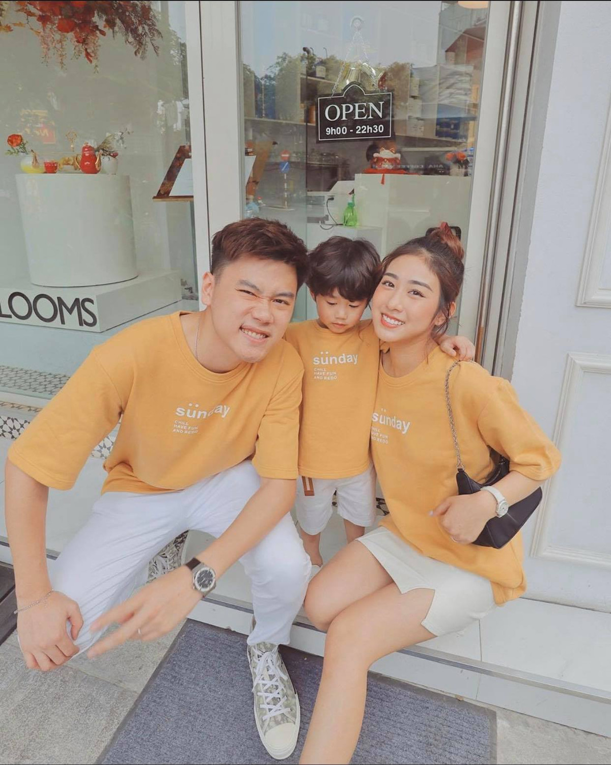 ... đến màu vàng nổi bần bật.