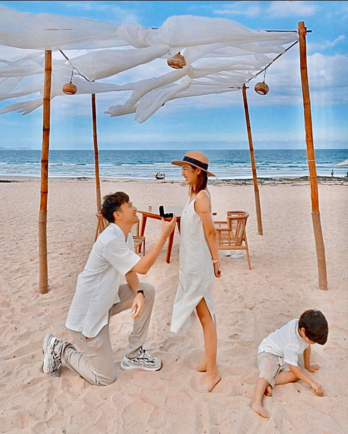 "Dù mặc đồ giống nhau những chúng ta không liên quan nhé bố mẹ": Xoài said.